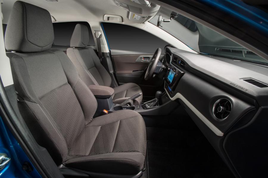 Интерьер Scion iM 2015 года  (фото 6 из 48)